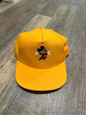 Unisex Vintage 80s/90s Mickey Mouse Yellow Disney Snapback Baseball Cap